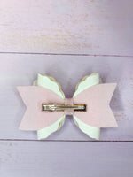 Colour changing butterfly bows