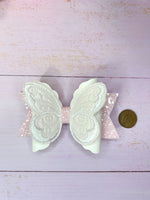 Colour changing butterfly bows