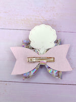 Clam shell hair bow