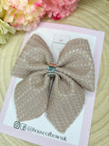 Pinch hair bow