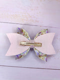 Clam shell hair bow