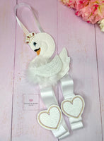 Swan bow holder