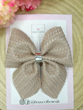 Pinch hair bow