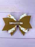 Croissant bow